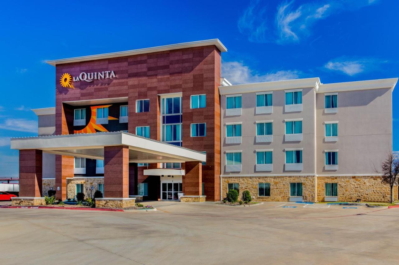 La Quinta Inn & Suites By Wyndham Northlake Ft. Worth Elizabethtown Exterior photo