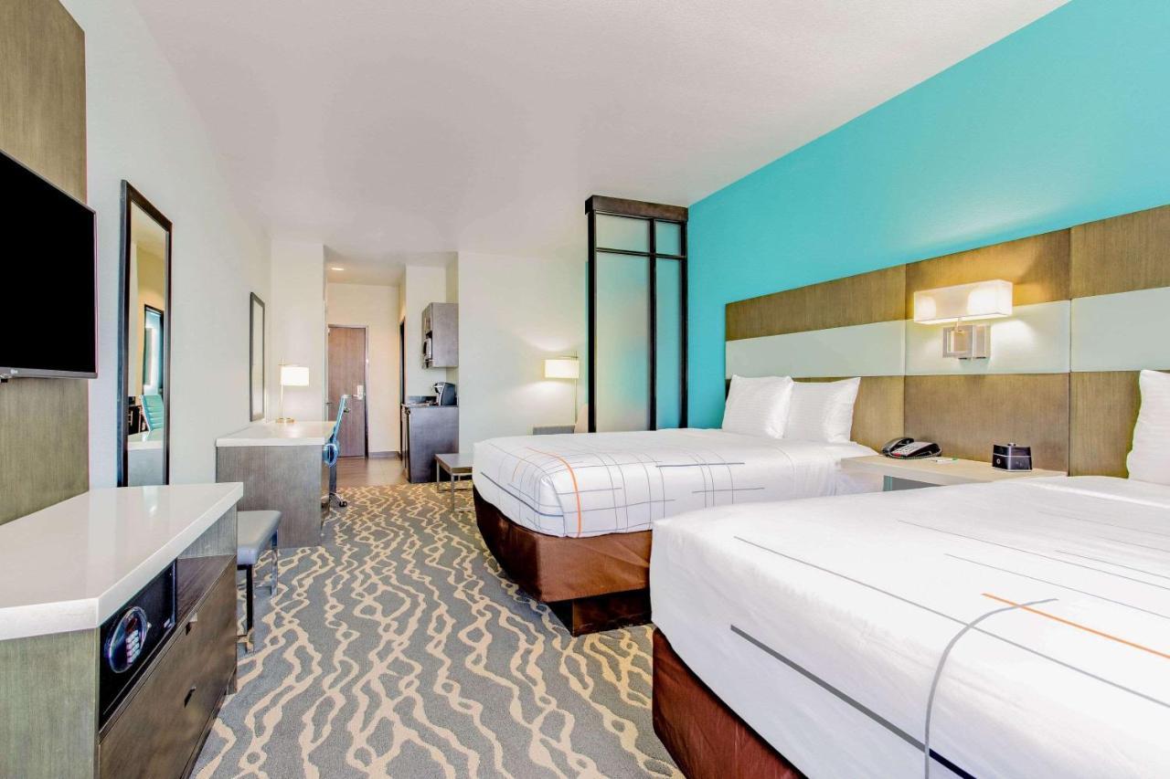La Quinta Inn & Suites By Wyndham Northlake Ft. Worth Elizabethtown Exterior photo