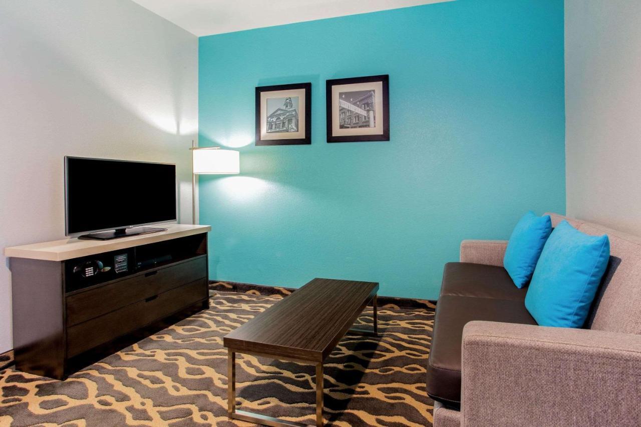 La Quinta Inn & Suites By Wyndham Northlake Ft. Worth Elizabethtown Exterior photo