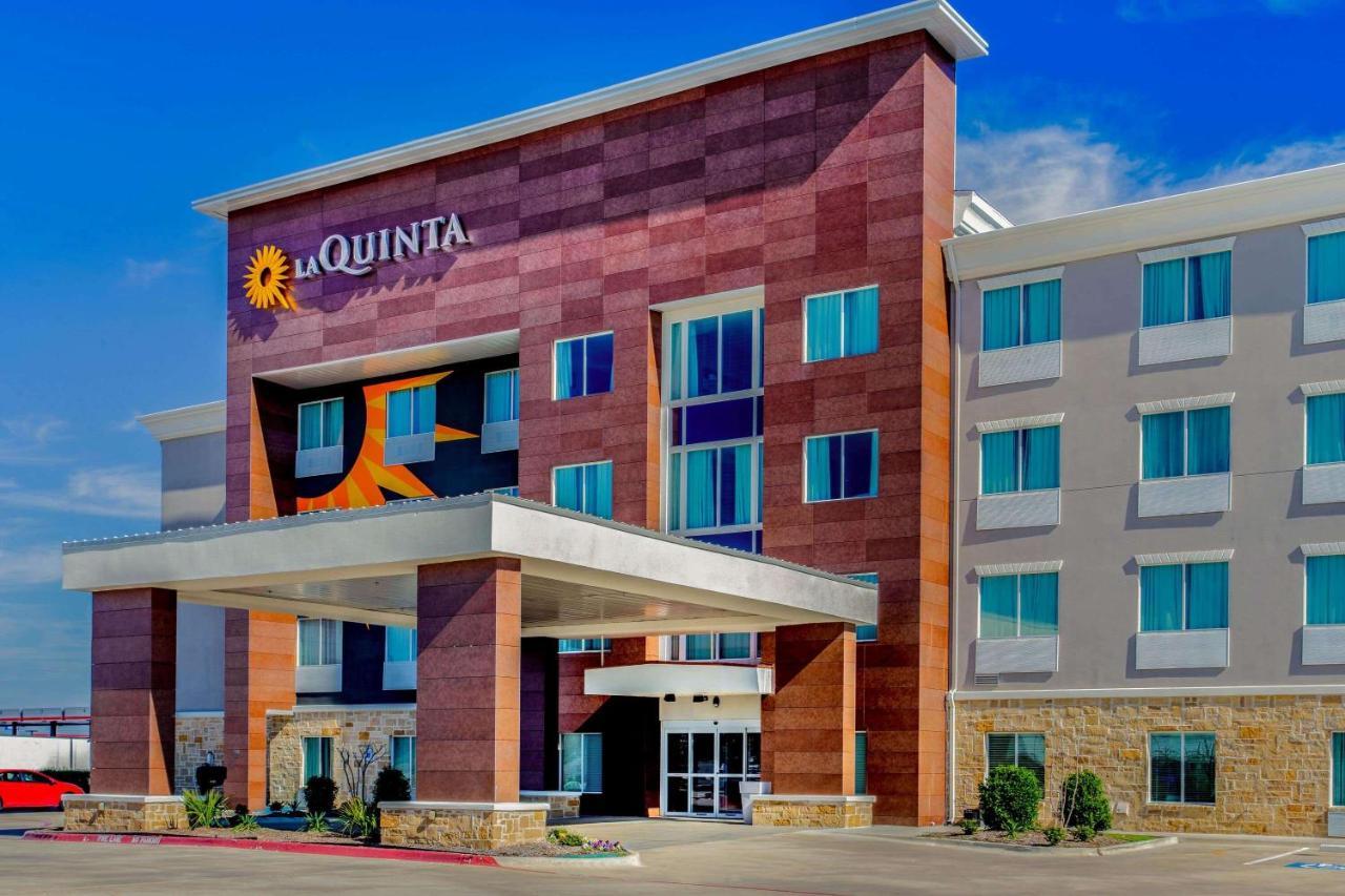 La Quinta Inn & Suites By Wyndham Northlake Ft. Worth Elizabethtown Exterior photo