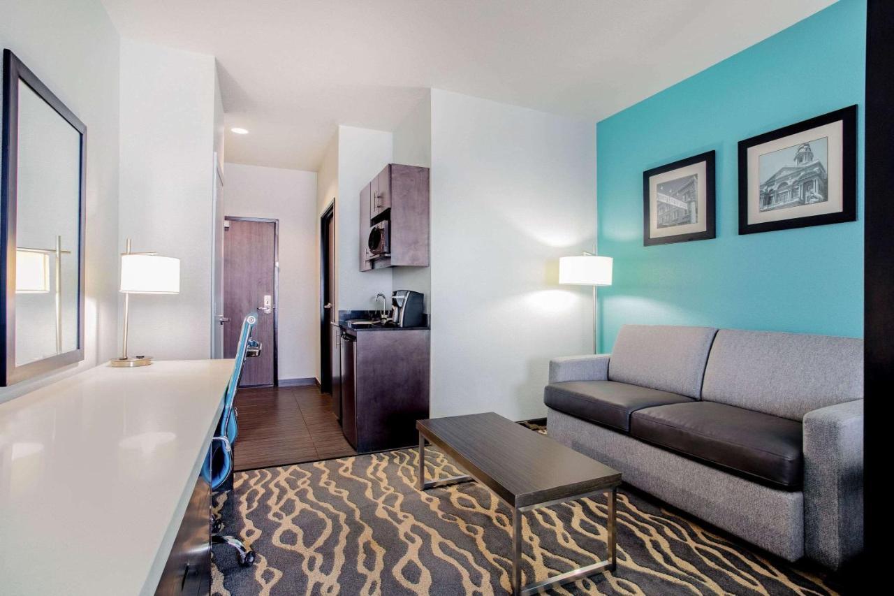 La Quinta Inn & Suites By Wyndham Northlake Ft. Worth Elizabethtown Exterior photo