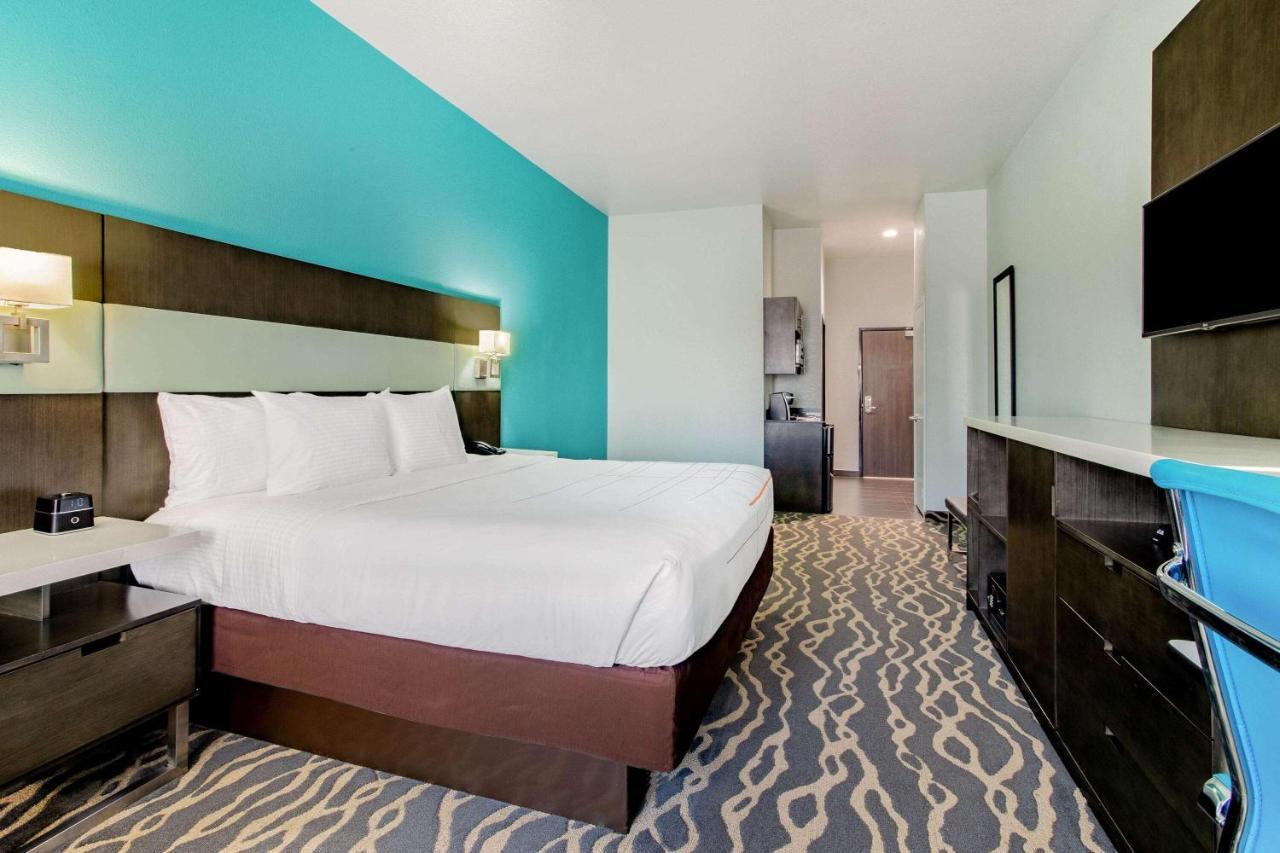 La Quinta Inn & Suites By Wyndham Northlake Ft. Worth Elizabethtown Exterior photo