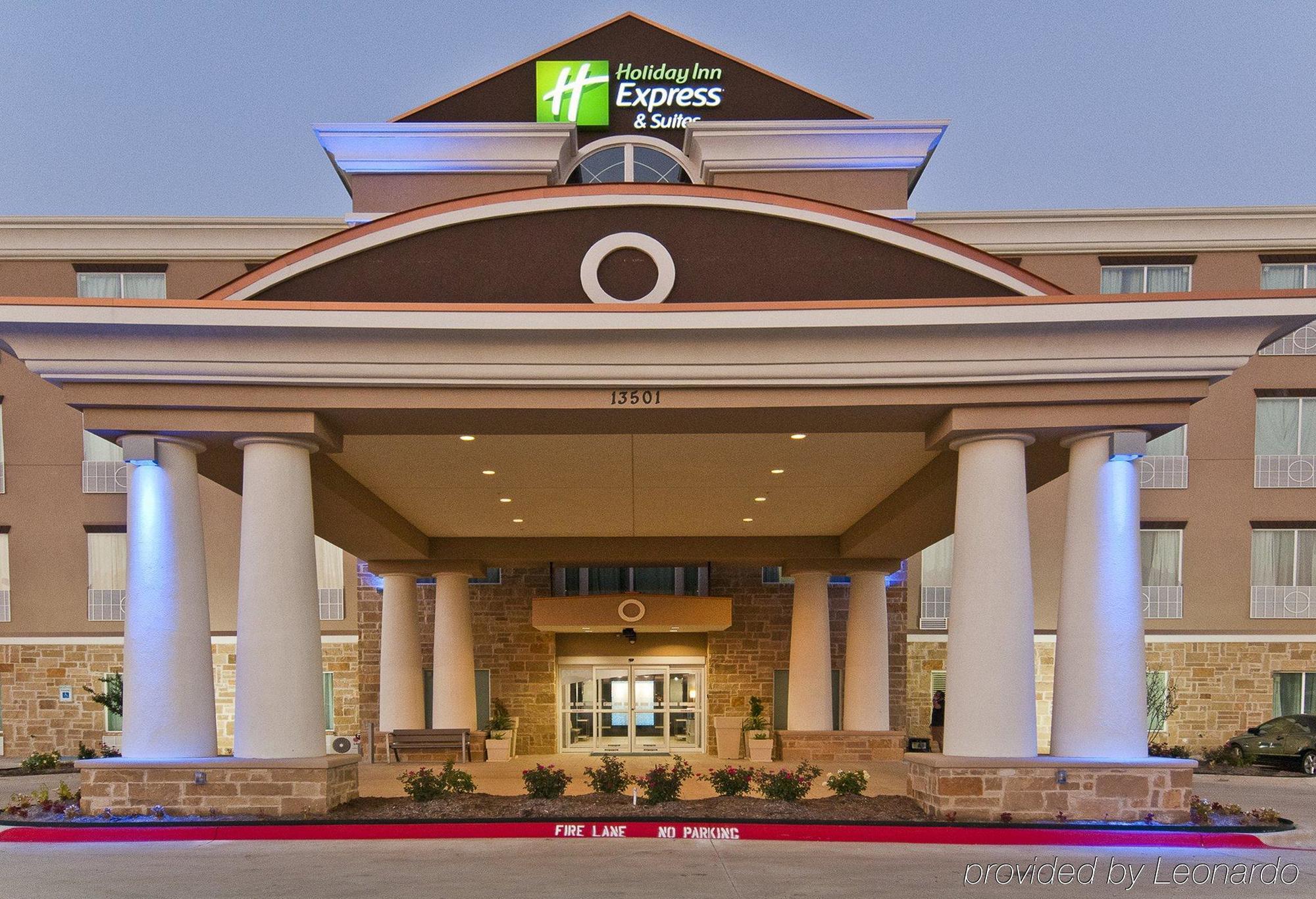 La Quinta Inn & Suites By Wyndham Northlake Ft. Worth Elizabethtown Exterior photo