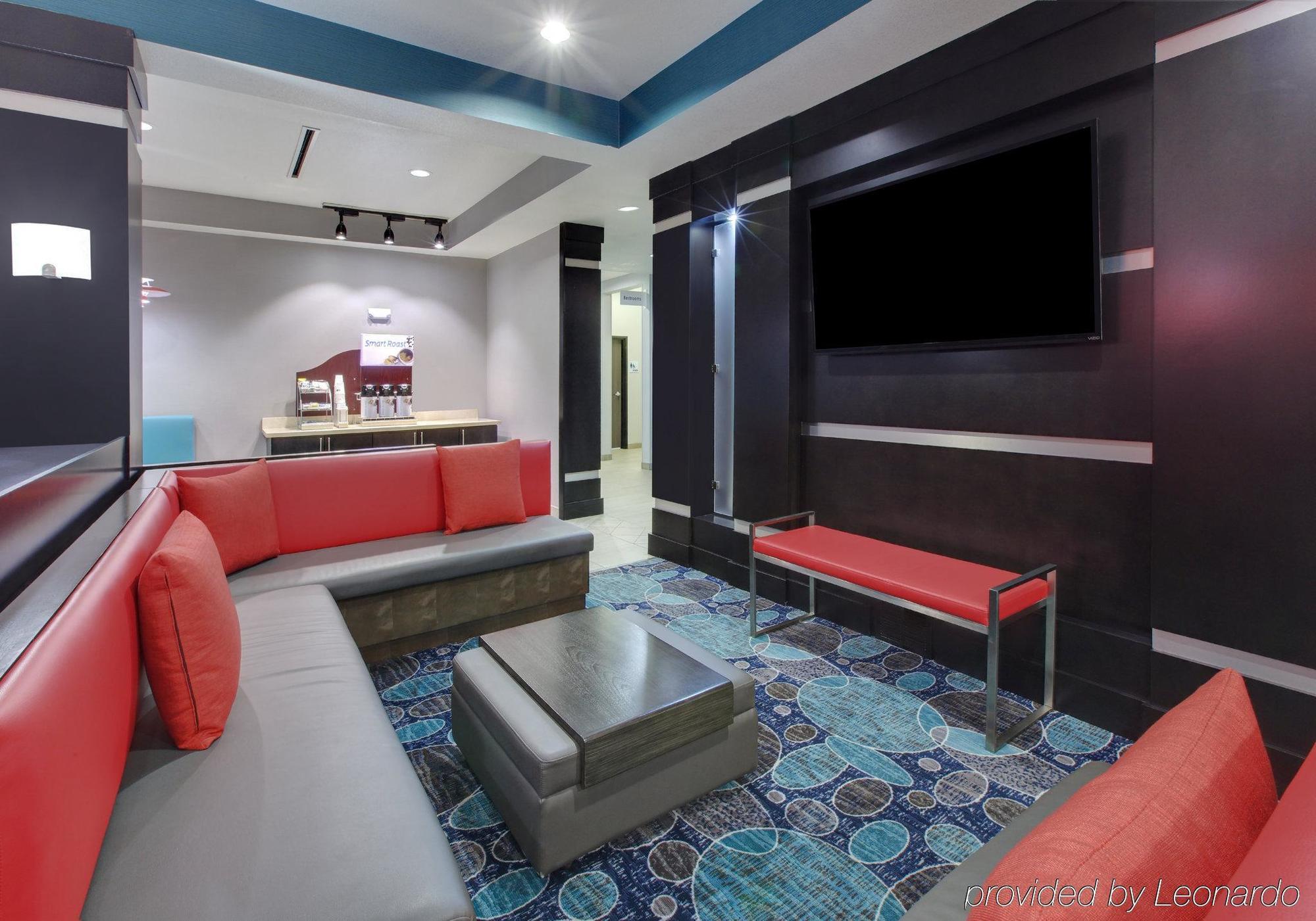 La Quinta Inn & Suites By Wyndham Northlake Ft. Worth Elizabethtown Exterior photo