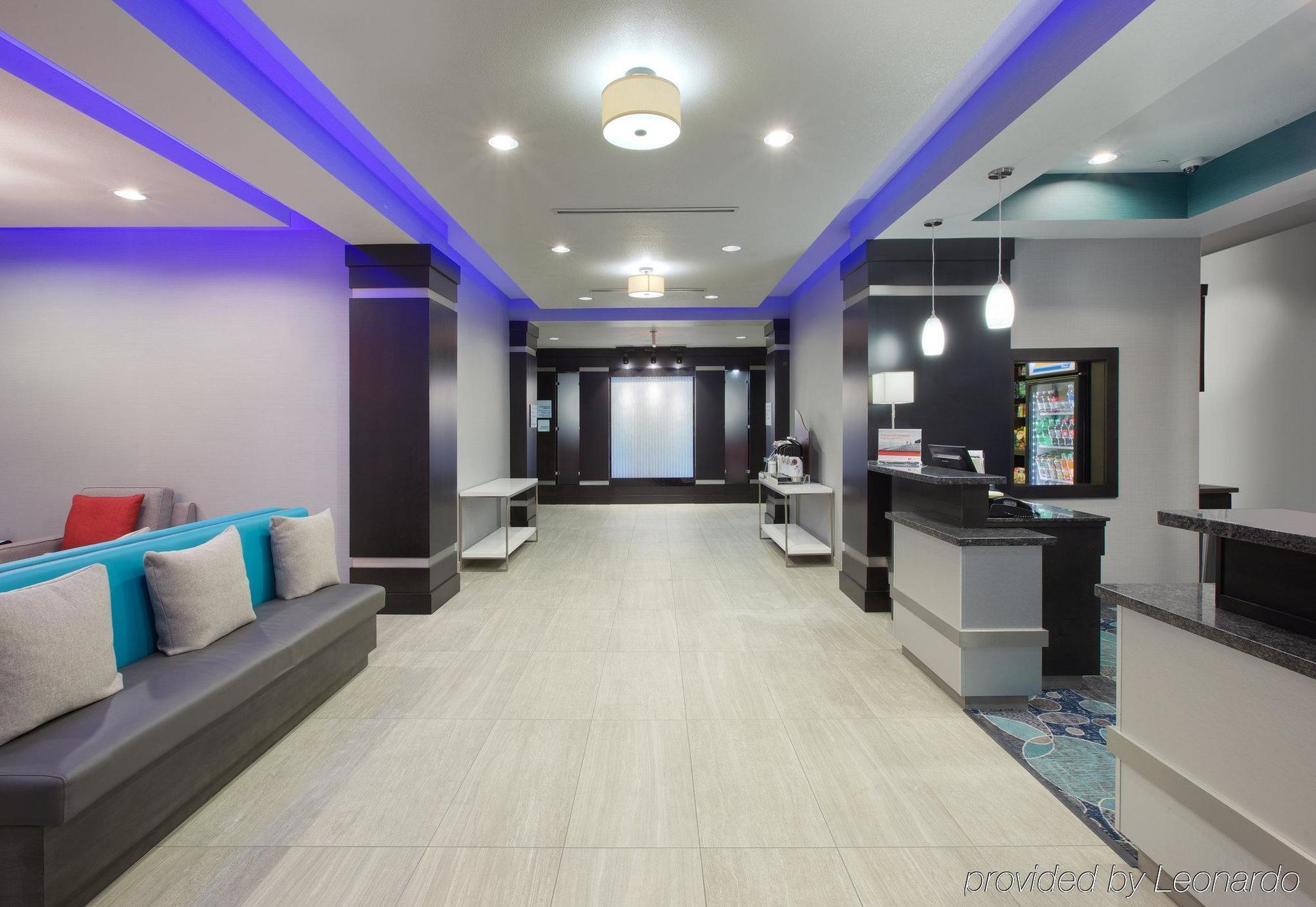 La Quinta Inn & Suites By Wyndham Northlake Ft. Worth Elizabethtown Exterior photo