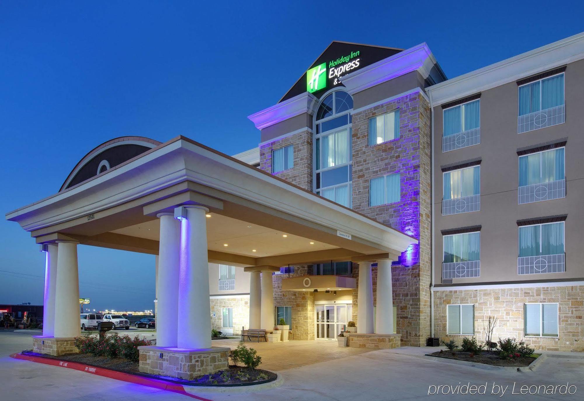 La Quinta Inn & Suites By Wyndham Northlake Ft. Worth Elizabethtown Exterior photo