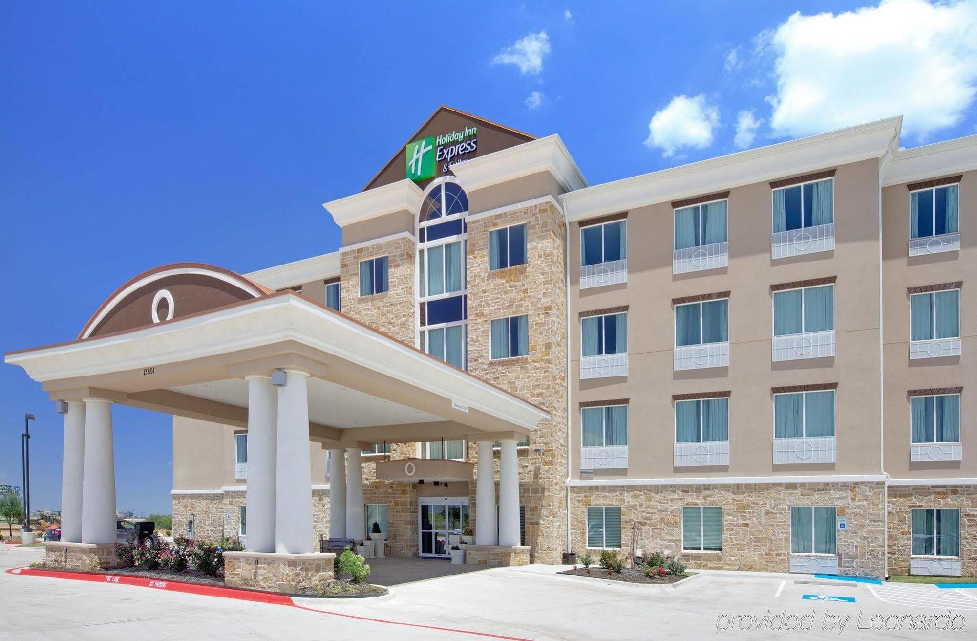 La Quinta Inn & Suites By Wyndham Northlake Ft. Worth Elizabethtown Exterior photo