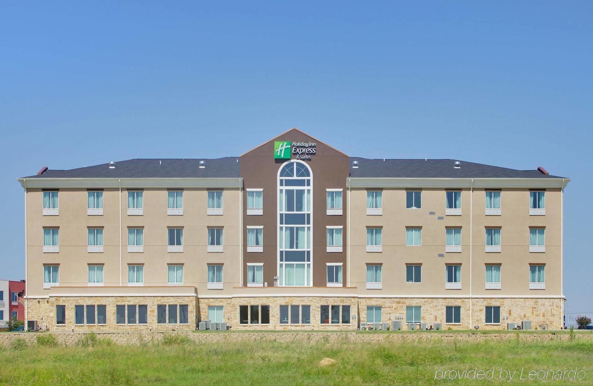 La Quinta Inn & Suites By Wyndham Northlake Ft. Worth Elizabethtown Exterior photo