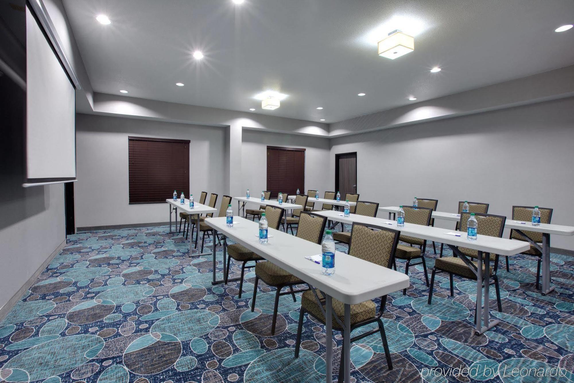 La Quinta Inn & Suites By Wyndham Northlake Ft. Worth Elizabethtown Exterior photo