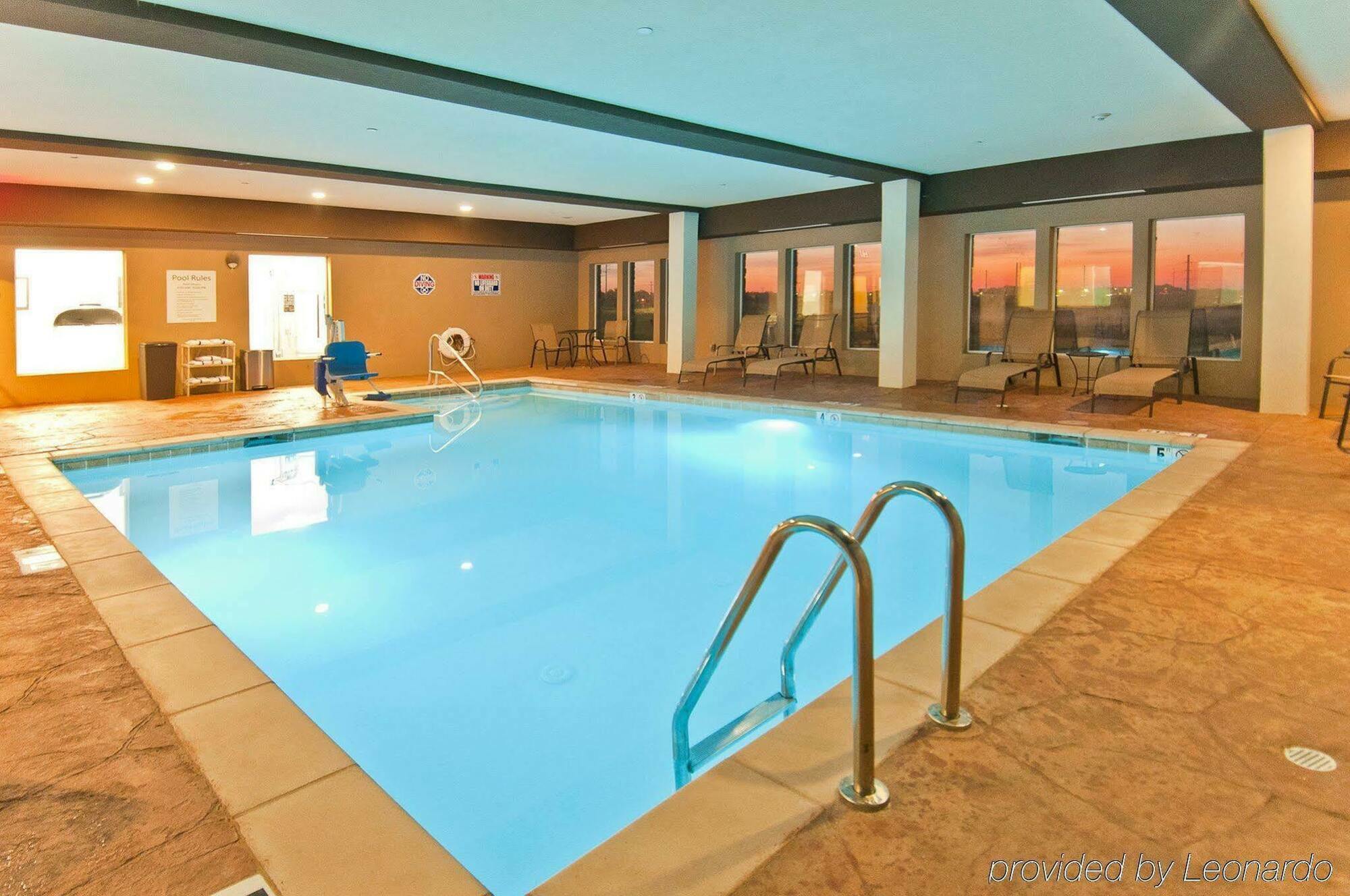 La Quinta Inn & Suites By Wyndham Northlake Ft. Worth Elizabethtown Exterior photo